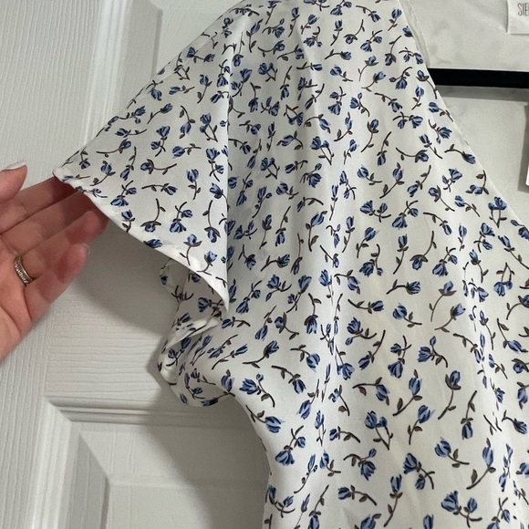 Sienna Sky Women's White Maxi Dress with Blue Floral Print Size M - Picture 4 of 5